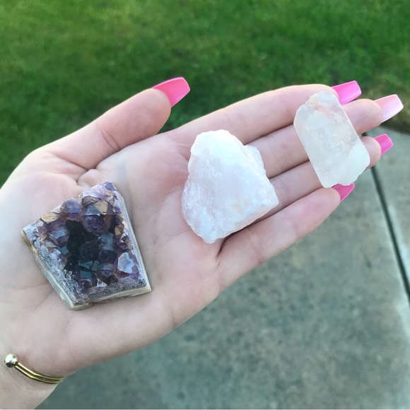 Healing Crystal Bundle 🔮🌿🤍 - Picture 3 of 5